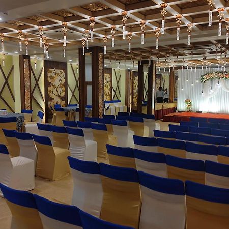 Prime Land Hotel Váránaszi Kültér fotó