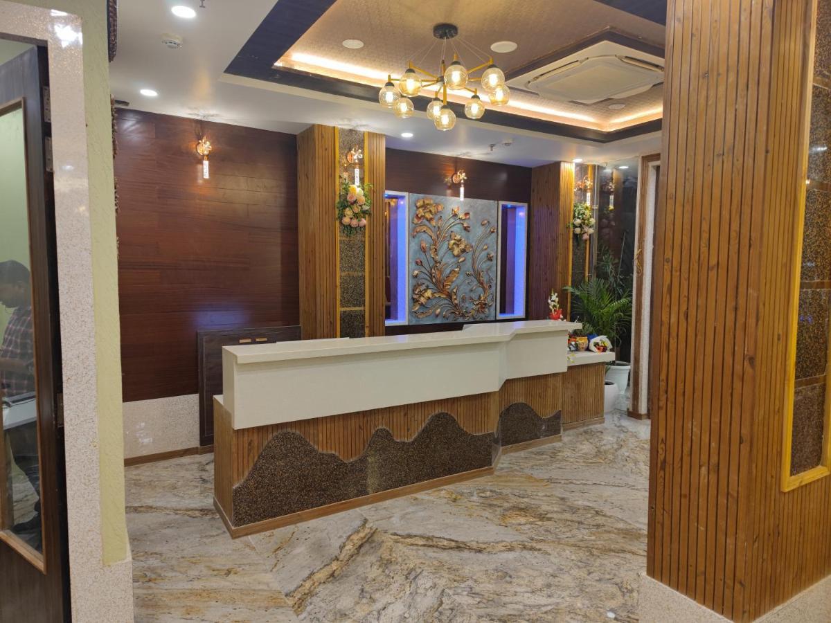 Prime Land Hotel Váránaszi Kültér fotó
