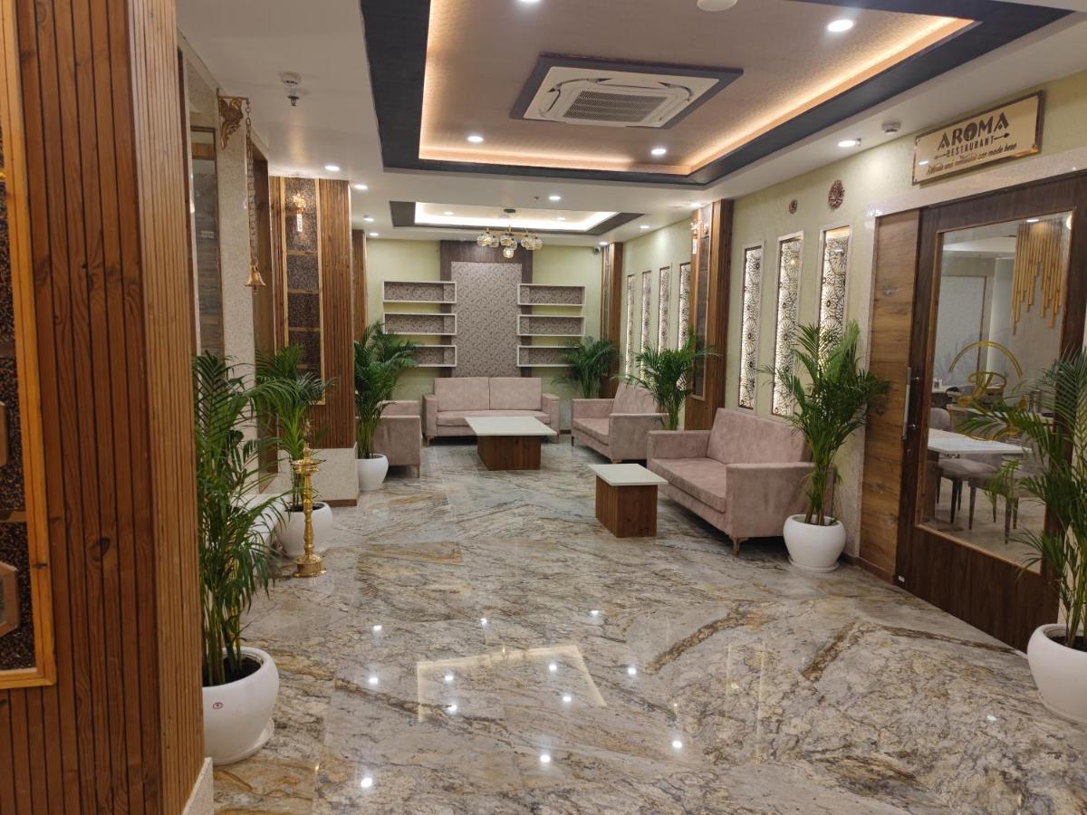 Prime Land Hotel Váránaszi Kültér fotó