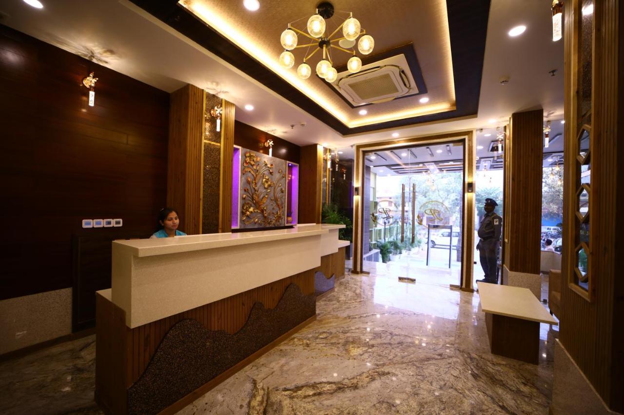 Prime Land Hotel Váránaszi Kültér fotó