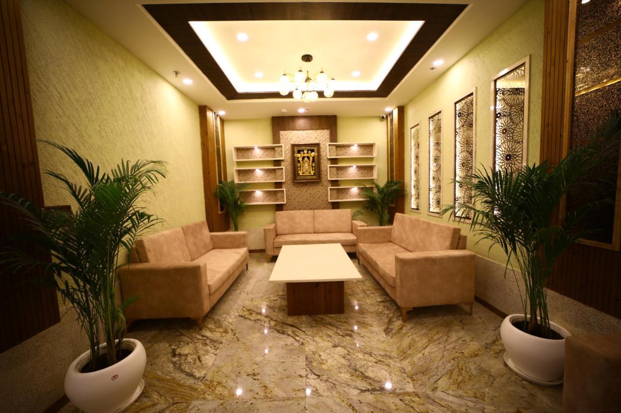 Prime Land Hotel Váránaszi Kültér fotó