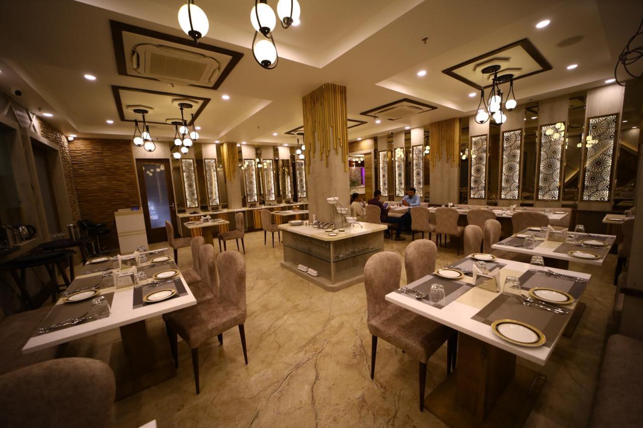 Prime Land Hotel Váránaszi Kültér fotó