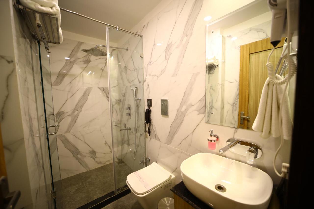 Prime Land Hotel Váránaszi Kültér fotó