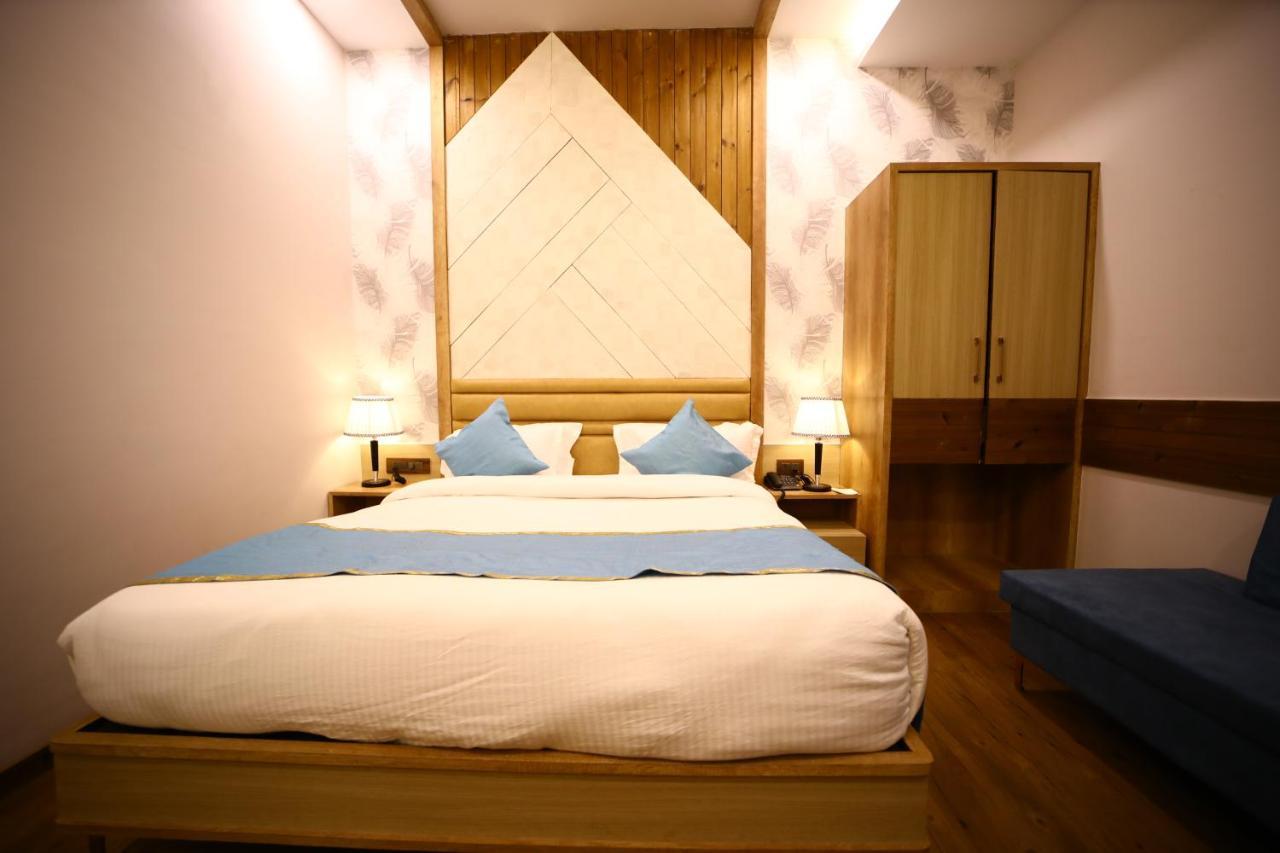 Prime Land Hotel Váránaszi Kültér fotó