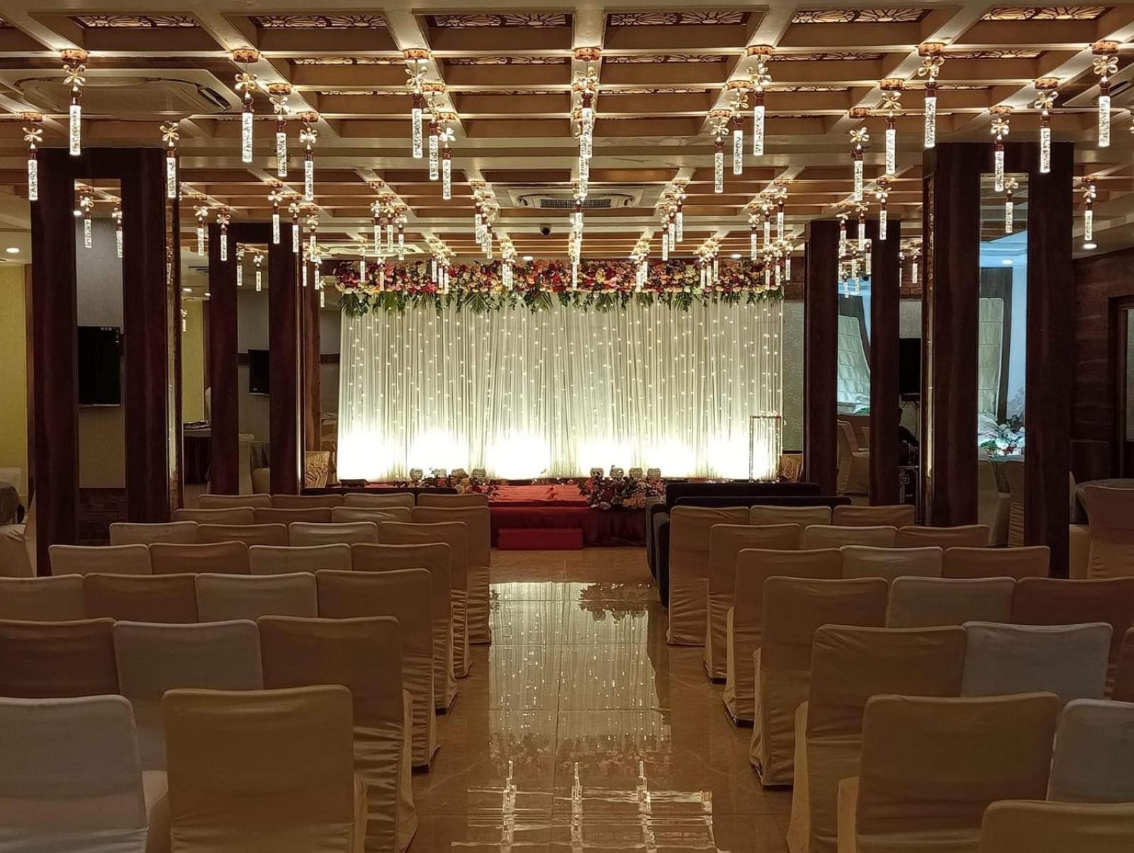 Prime Land Hotel Váránaszi Kültér fotó
