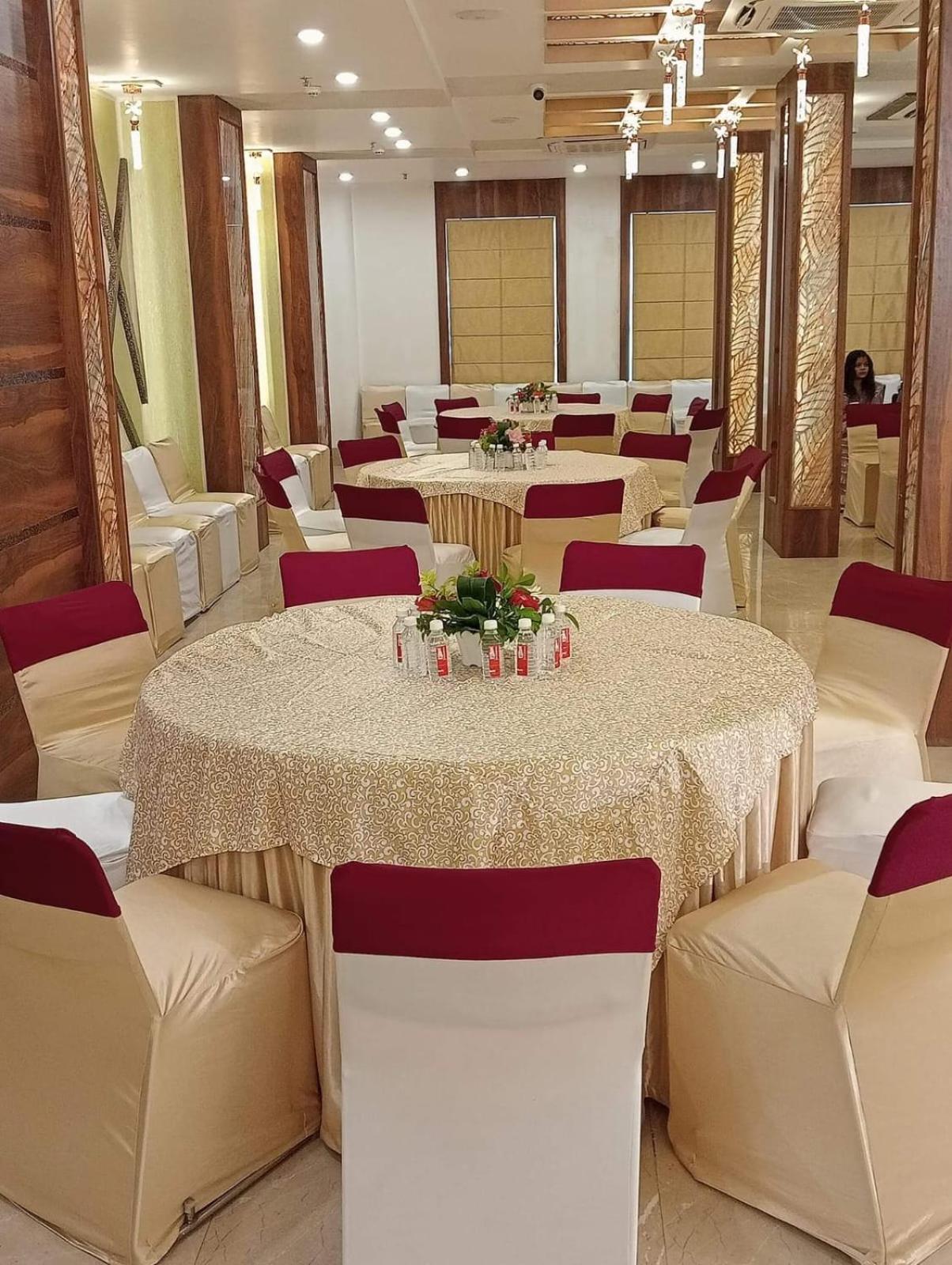 Prime Land Hotel Váránaszi Kültér fotó
