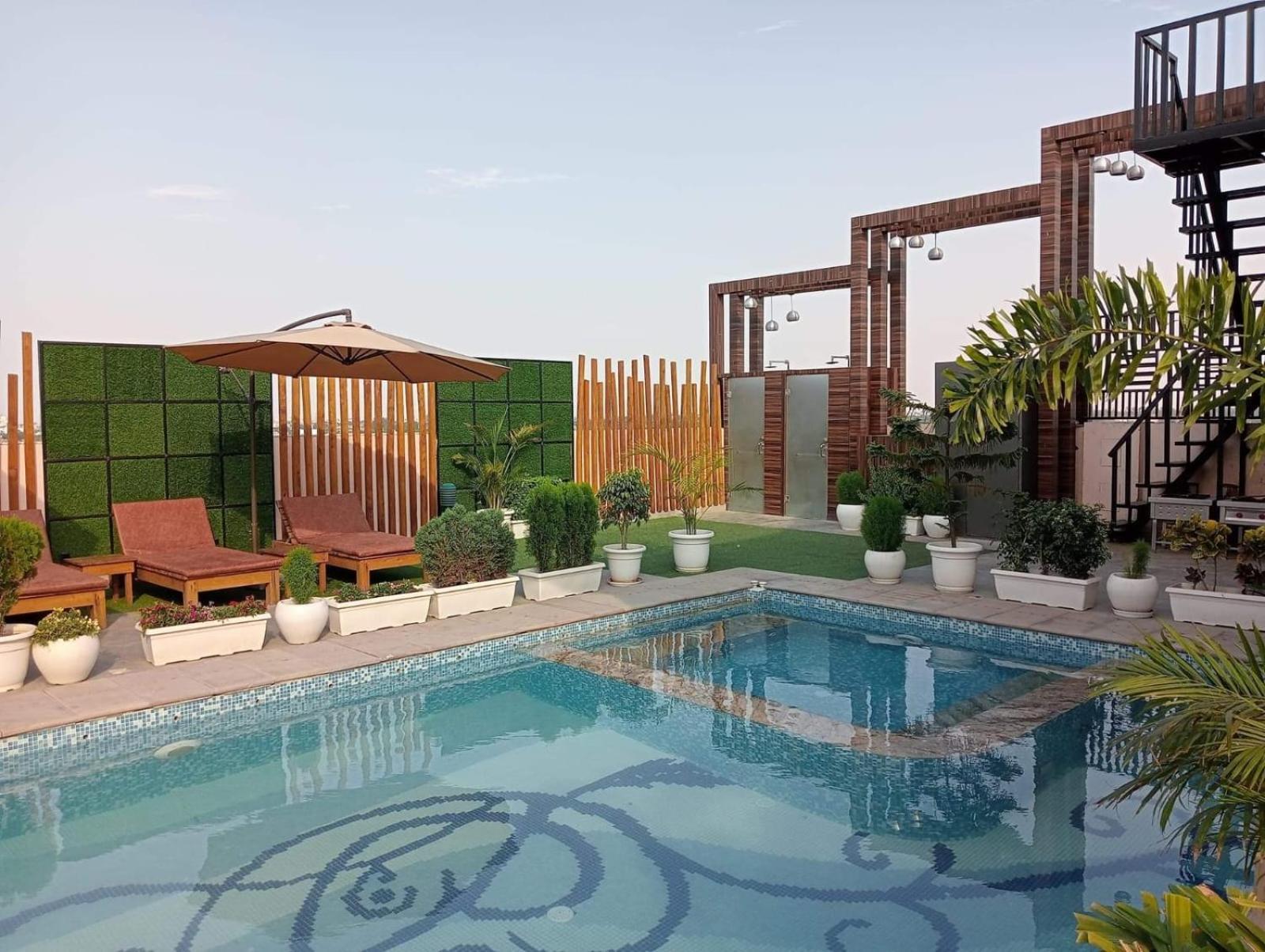 Prime Land Hotel Váránaszi Kültér fotó